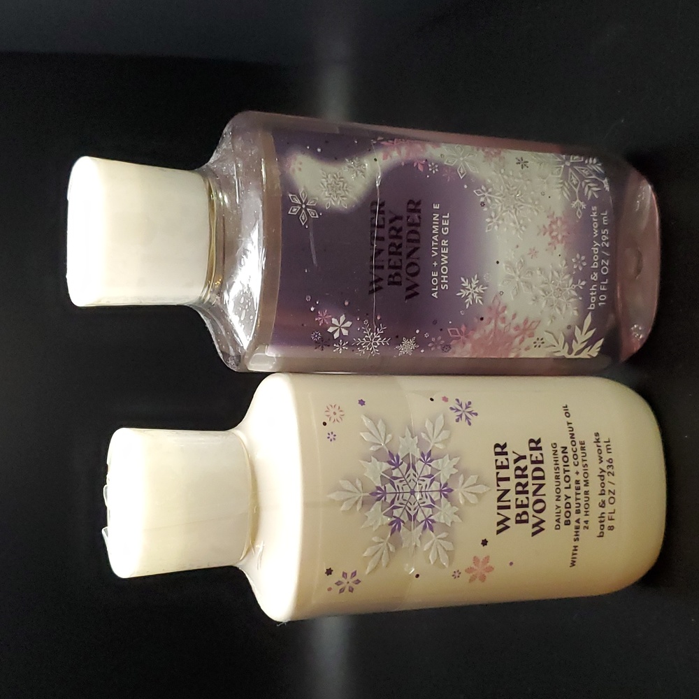 2pc Bath & Body Works Winterberry Daiky Nourishing Body Lotion & Shower Gel